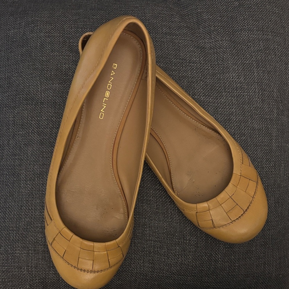 Bandolino Women's Butter Yellow slipons. Size 9M